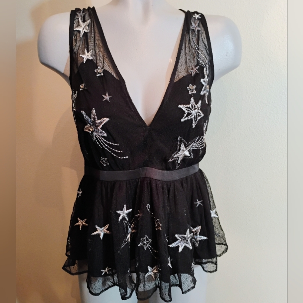 Express, NEW, embroidered top, sz 8 NWTs